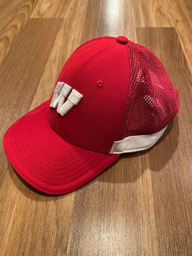 Wisconsin Badgers Under Armour Official Team Issue Training Hat