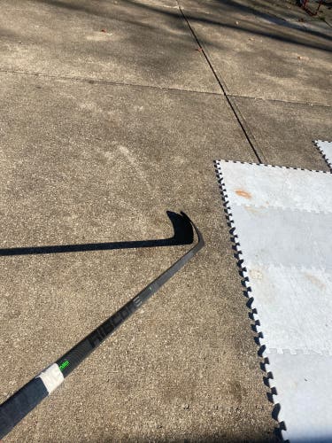 Junior Right Handed P28  Trigger 6 Pro Hockey Stick