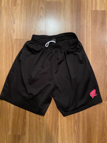 Wisconsin Badgers Gym Shorts Men’s Large with pockets