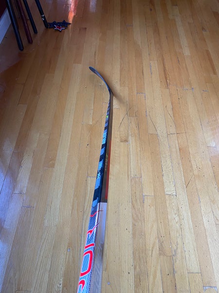 Senior Right Handed P28 Vapor Hyperlite Hockey Stick