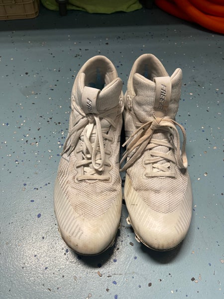 White Men's Molded Cleats Mid Top Freeze