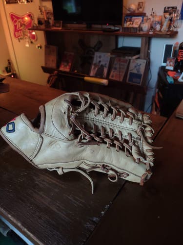 Used Nokona Outfield Legend Pro Baseball Glove 12.75" RHT