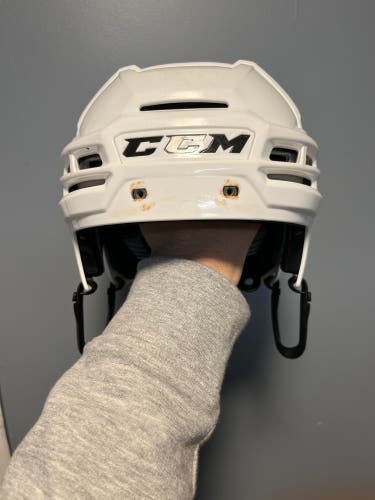 White Used Medium CCM Tacks 910 Helmet