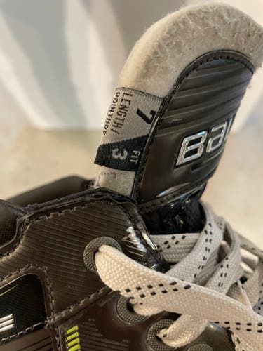 Junior Used Bauer Elite Hockey Goalie Skates Size 7