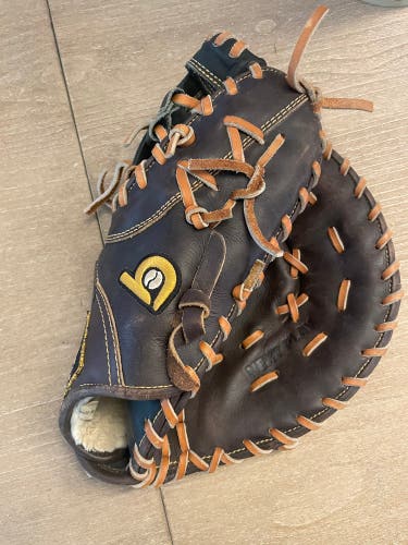 Bradley youth 11.5” first baseman’s glove