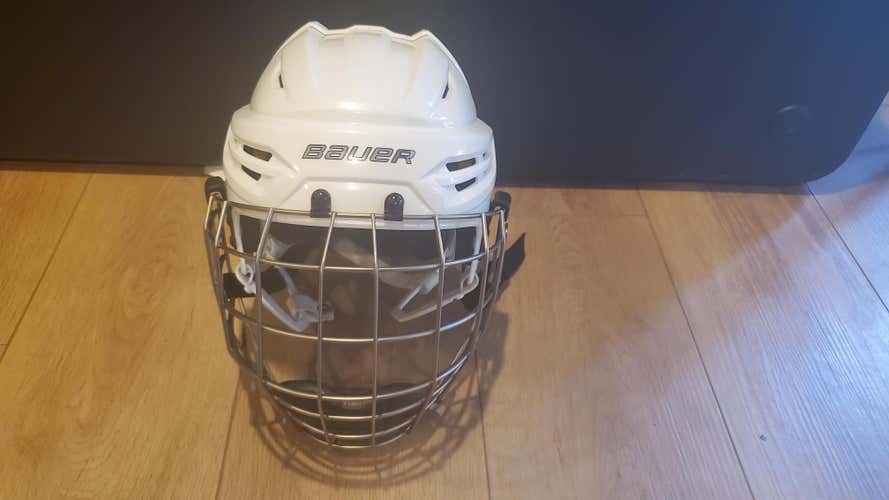 Used Small Bauer Re-Akt 95 Helmet