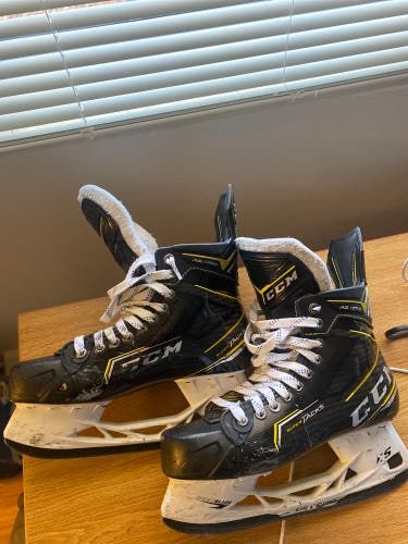 CCM  Size 8.5 Super Tacks AS3 Pro Hockey Skates