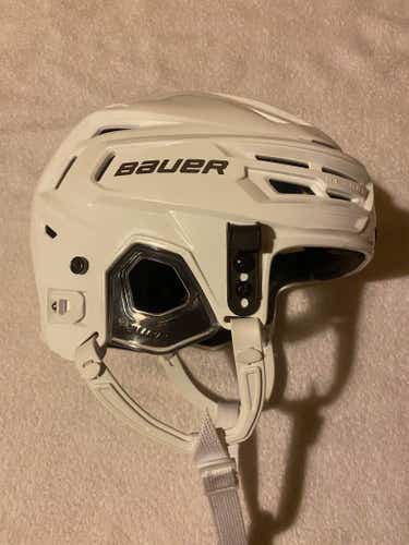 Bauer Hockey Re Akt 150 Helmet, Size Senior Small
