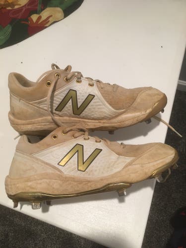 New Balance metal baseball cleats