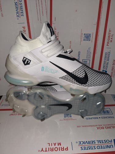 Nike Force Zoom Trout 7 Size 9.5