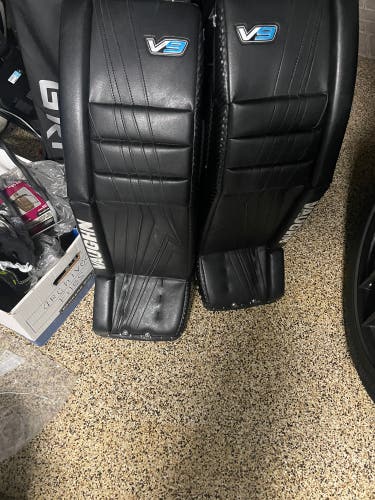 Vaughn V9 Goalie Leg Pads