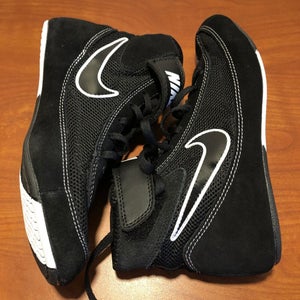 Nike Wrestling Sneakers Boys 5Y Athletic Shoes Black Swoosh Speedsweep VII High