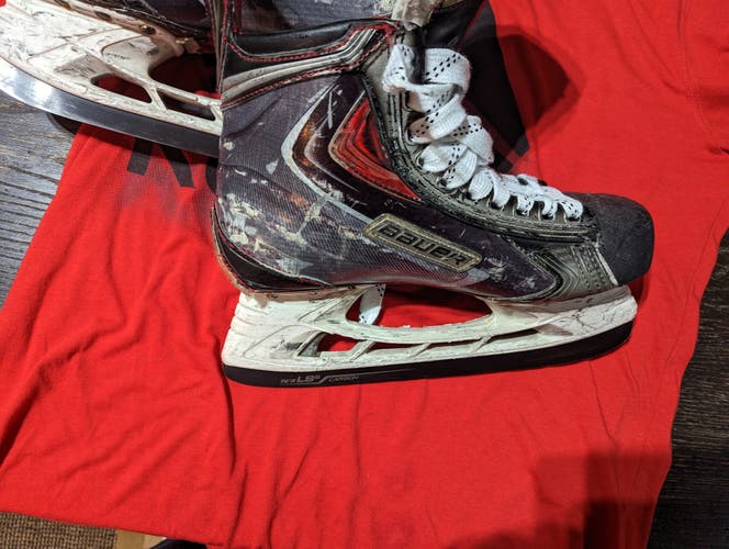 Senior Used Bauer Vapor APX2 Hockey Skates Regular Width Size 8