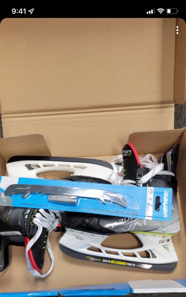 New Bauer Size 8.5 Vapor Hyperlite Hockey Skates