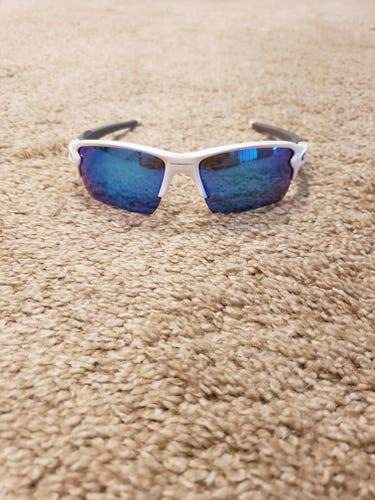 Used Unisex One Size Fits All Oakley Sunglasses