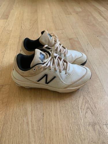 Used Size 7.5 New Balance Cleats