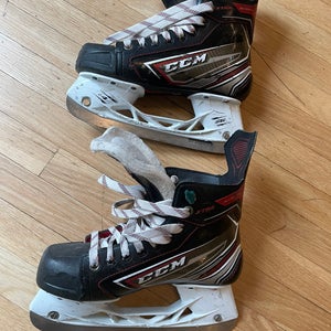Junior CCM Regular Width  Size 4 JetSpeed Xtra Hockey Skates