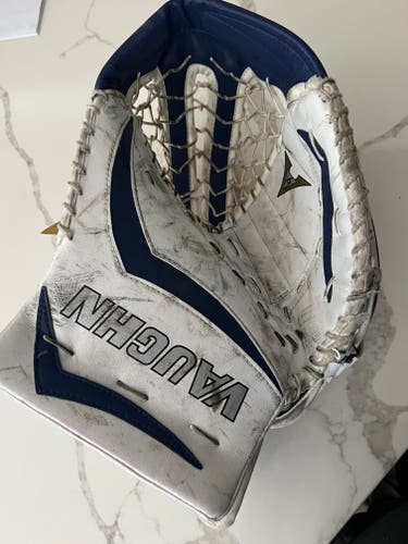 Used Senior Vaughn Regular Velocity V6 1100 Pro glove color White/Royal