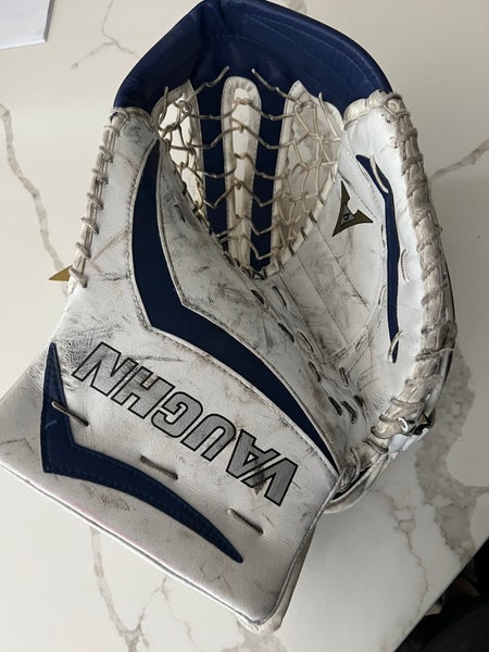Used Senior Vaughn Regular Velocity V6 1100 Pro glove color White/Royal