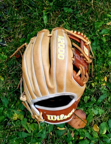 Wilson A2000 1786 SC86 Spin Control Baseball Infielder's Glove 11.5"