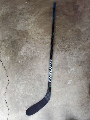 New Senior Bauer Right Handed Nexus Geo Hockey Stick P28