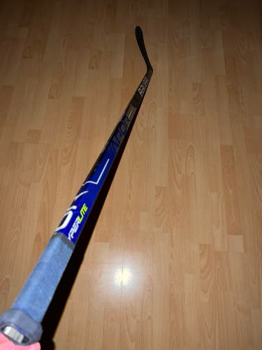 Intermediate Left Hand P28 Pro Stock Vapor Hyperlite Hockey Stick
