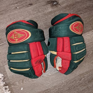 Minnesota Wild Easton Synergy 800 Gloves 14" Pro Stock