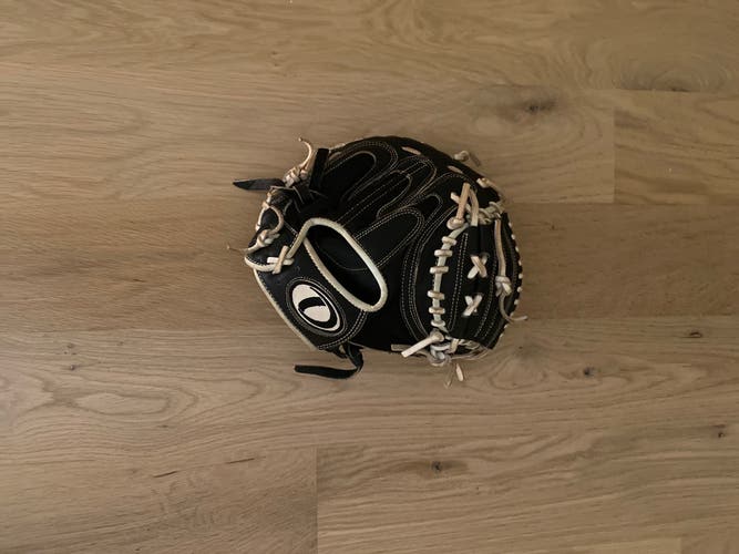 Dbat catchers glove