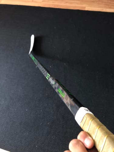 Intermediate Right Handed P29 Ribcor Trigger 5 Pro Hockey Stick