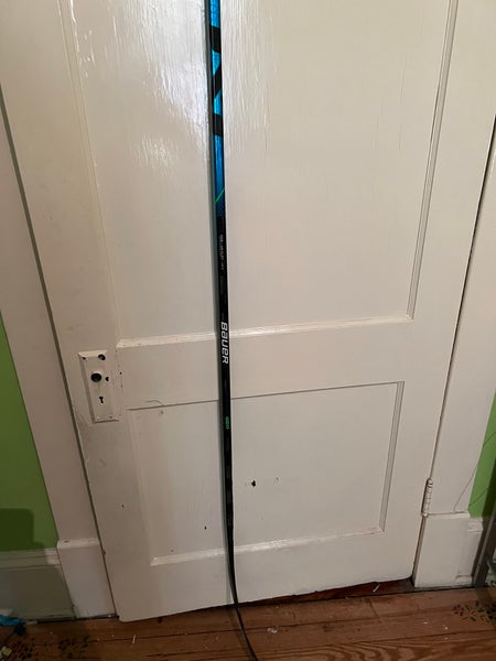 Intermediate Right Handed P28 Nexus Geo Hockey Stick