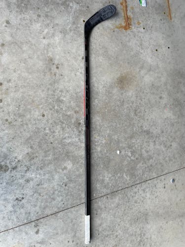 Senior Right Handed P28 Pro Stock Vapor Hyperlite Hockey Stick