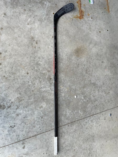 Senior Right Handed P28 Pro Stock Vapor Hyperlite Hockey Stick