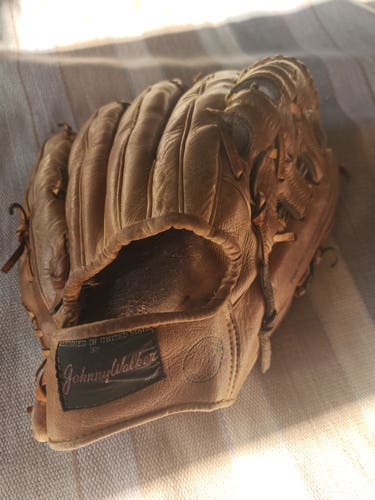 Johnny Walker Professional Model FG-777 Right Hand Throw Baseball Glove 11.5" Game ready
