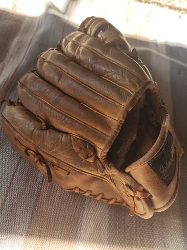 Johnny Walker Professional Model FG-777 Right Hand Throw Baseball Glove 11.5" Game ready