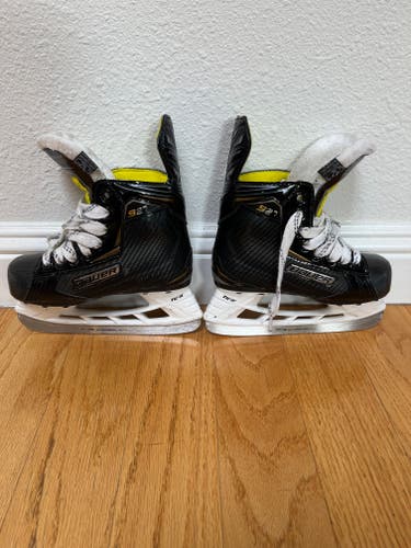 Youth Used Bauer Supreme S27 Hockey Skates Regular Width Size 12