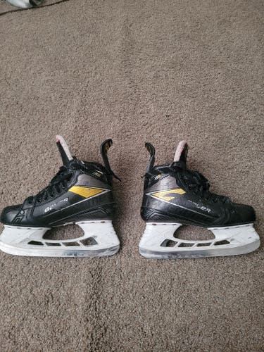 Intermediate Used Bauer Supreme 3S Pro Hockey Skates Size 5