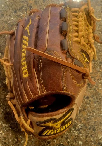 Used Right Hand Throw Mizuno Infield Classic Pro Soft Baseball Glove 11.5"