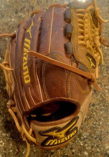 Used Right Hand Throw Mizuno Infield Classic Pro Soft Baseball Glove 11.5"