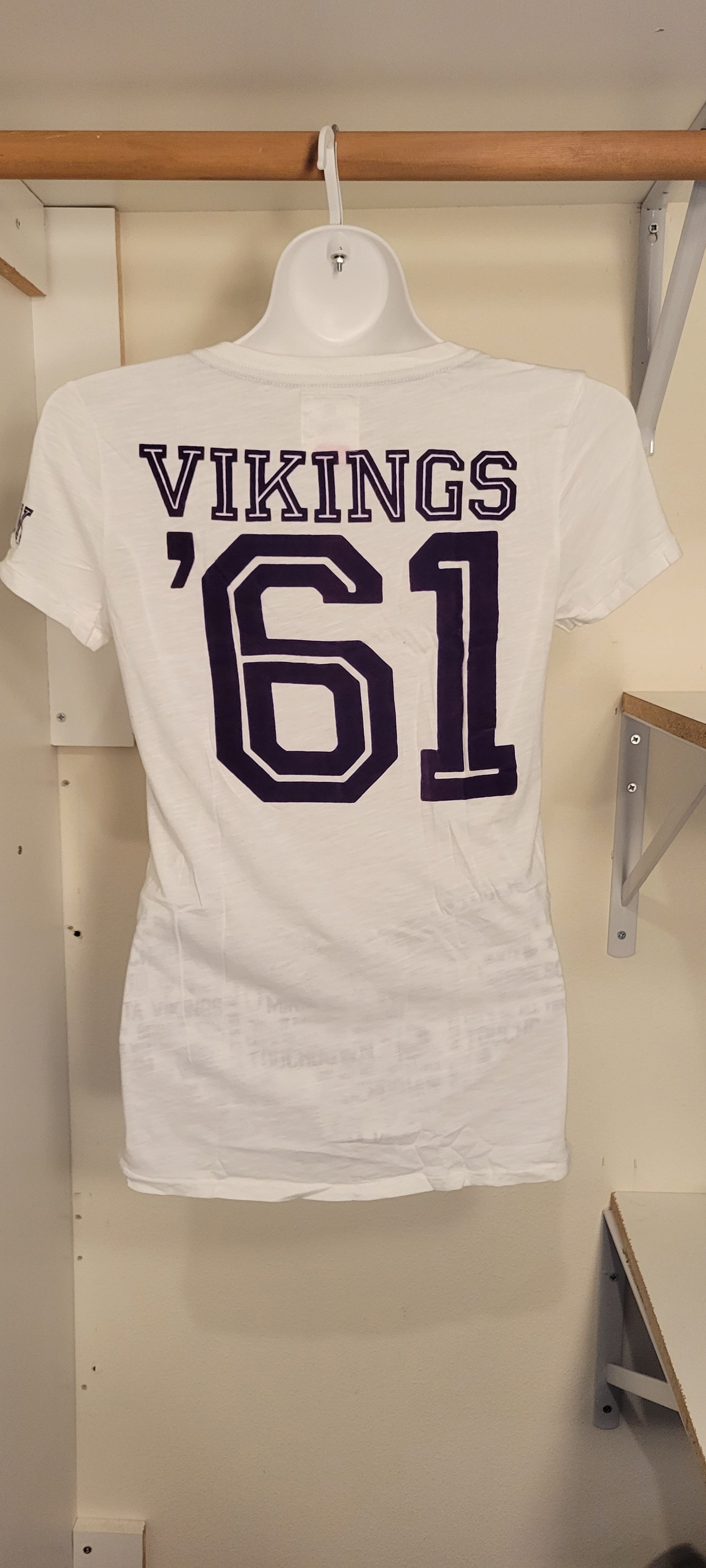 Minnesota Vikings NFL Team Apparel Women's Short Sleeve V Neck Shirt Size  Medium