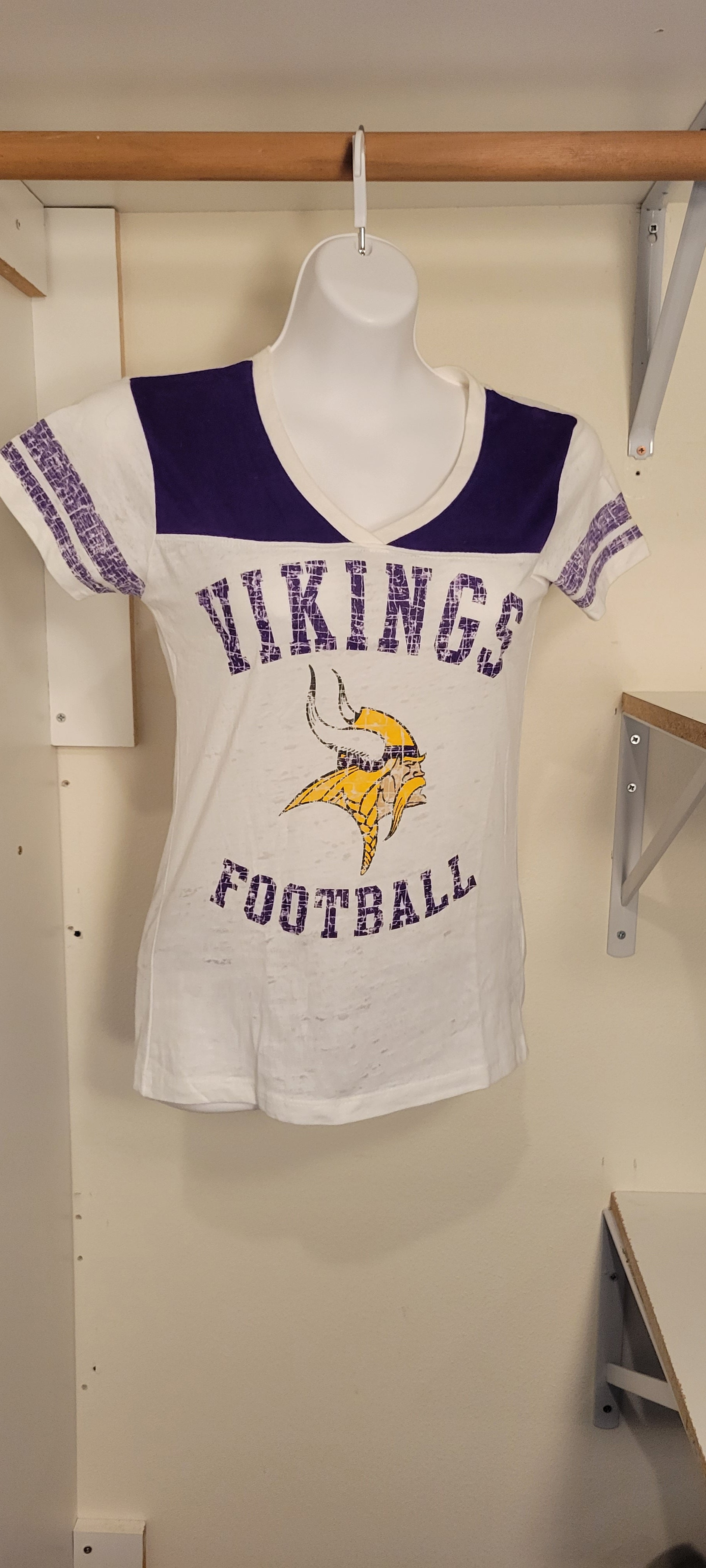 Minnesota Vikings Football V-neck T-shirt Women's Size Small