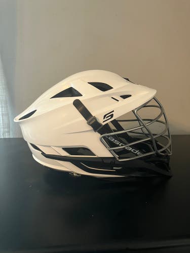 Player's Cascade S Helmet