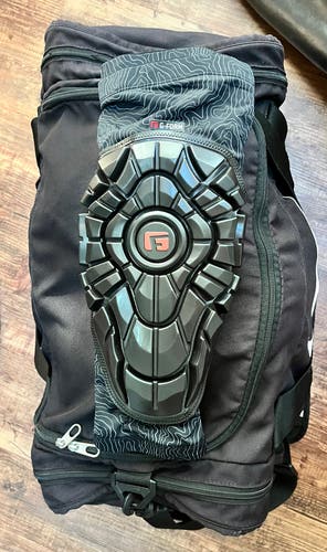 G form Elite Knee Guards Medium