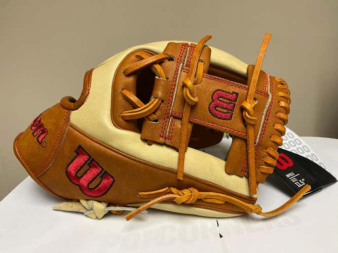 Brand New with tags Wilson A2000 Infield Baseball Glove 11.5" WBW100390115 RHT Retail $299