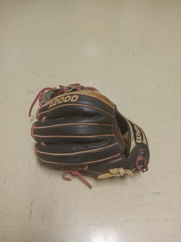 Used Wilson Right Hand Throw Infield A2000 Baseball Glove 11.5"