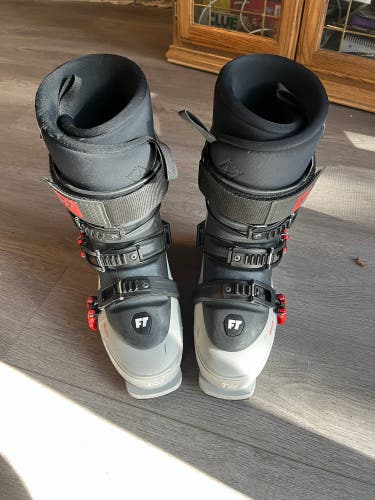 Full Tilt Ski Boots 25.5