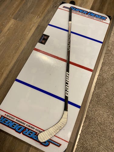 Intermediate Right Handed P92 Vapor Hyperlite Hockey Stick