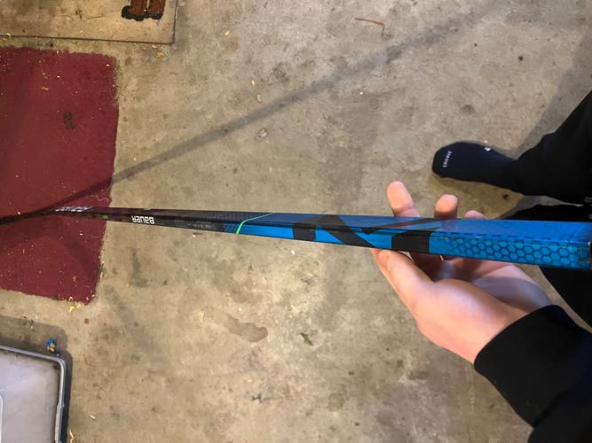 Senior Left Hand P28 Nexus Geo Hockey Stick