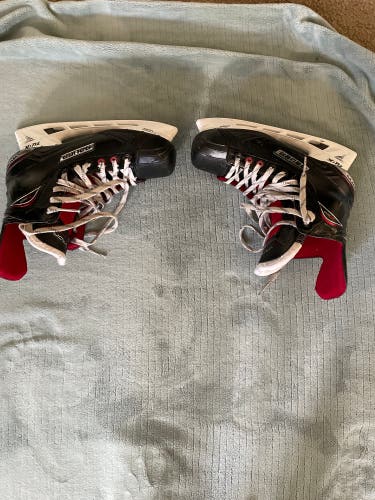 Used Bauer Regular Width  Size 10.5 Vapor X600 Hockey Skates