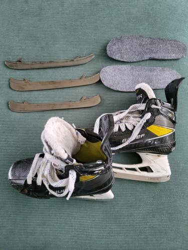 Junior Used Bauer Supreme 3S Pro Hockey Skates Size 3.5 with extra steels