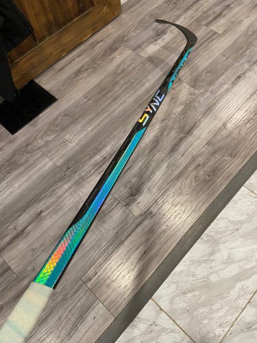 Custom Teal Senior Right Handed P28 (Kucherov) Nexus Sync Hockey Stick 70 Flex